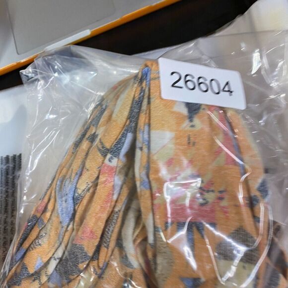 5/$45 LulaRoe T-Shirt Women M Medium Orange Geometric Short Sleeve Round Neck - Picture 9 of 9